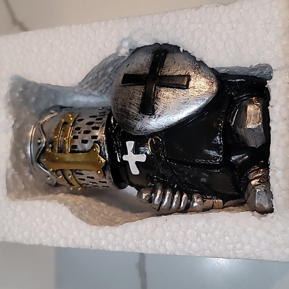 Crusader Knight Gnomes Guard Statues Yard Decor Garden Lawn Ornament - Picture 4 of 4